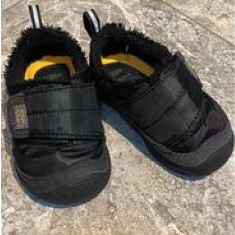 Toddler size 6 Keens fleece lined shoes